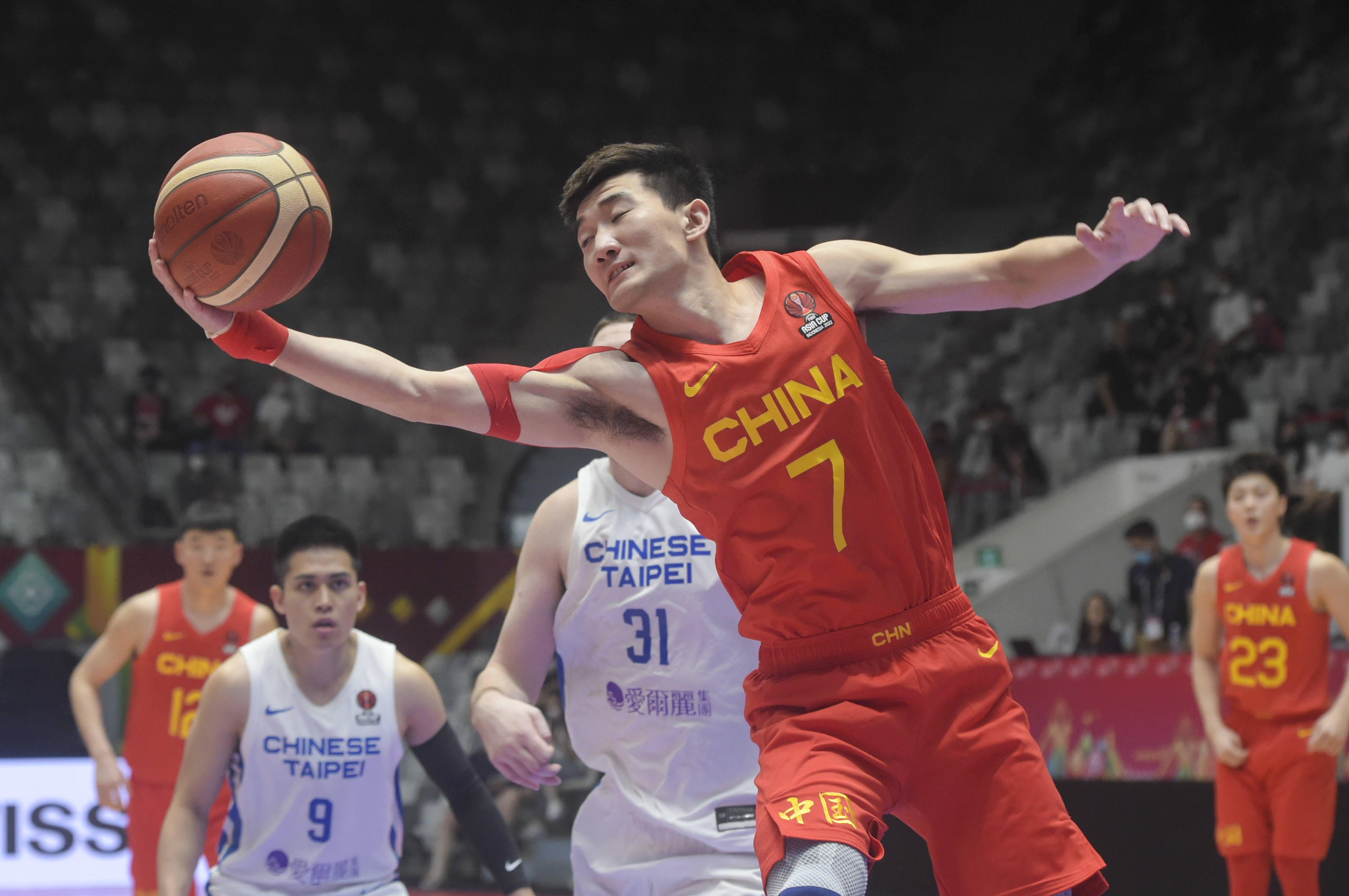 包含法甲冲刺阶段再迎强敌，广厦男篮回应争议，主帅态度——目标明确，数据趋势出现新变化的词条